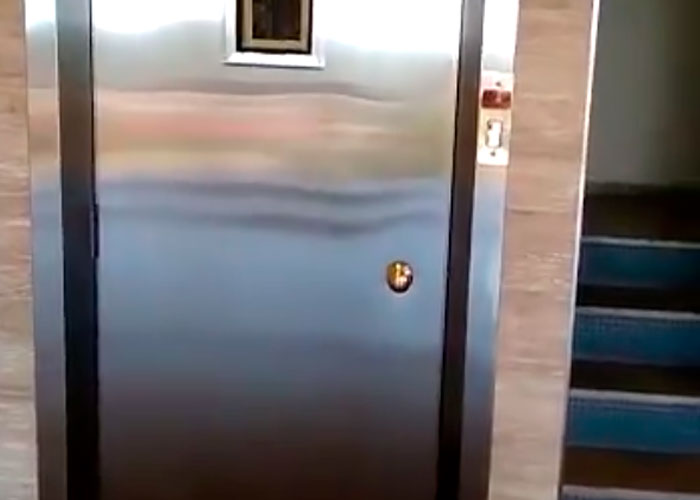 puerta-ascensor-externa-edificio-san-remo
